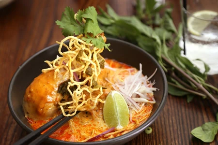 The 10 Best Dishes to Order in a Thai Restaurant in Koh Samui - Khao Soi